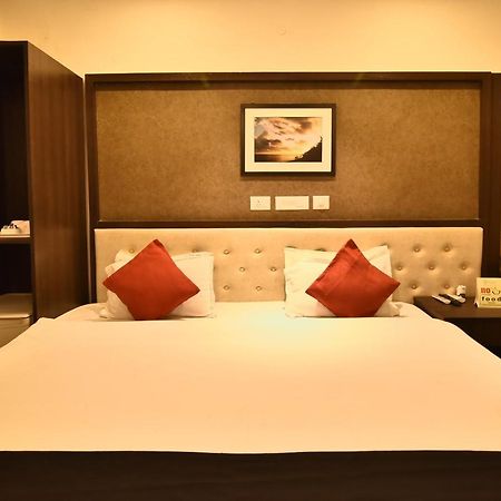 Casa Broadway-A Boutique Hotel Калькутта Экстерьер фото