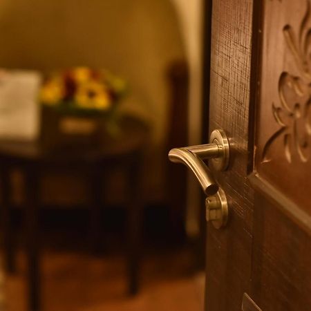 Casa Broadway-A Boutique Hotel Калькутта Экстерьер фото