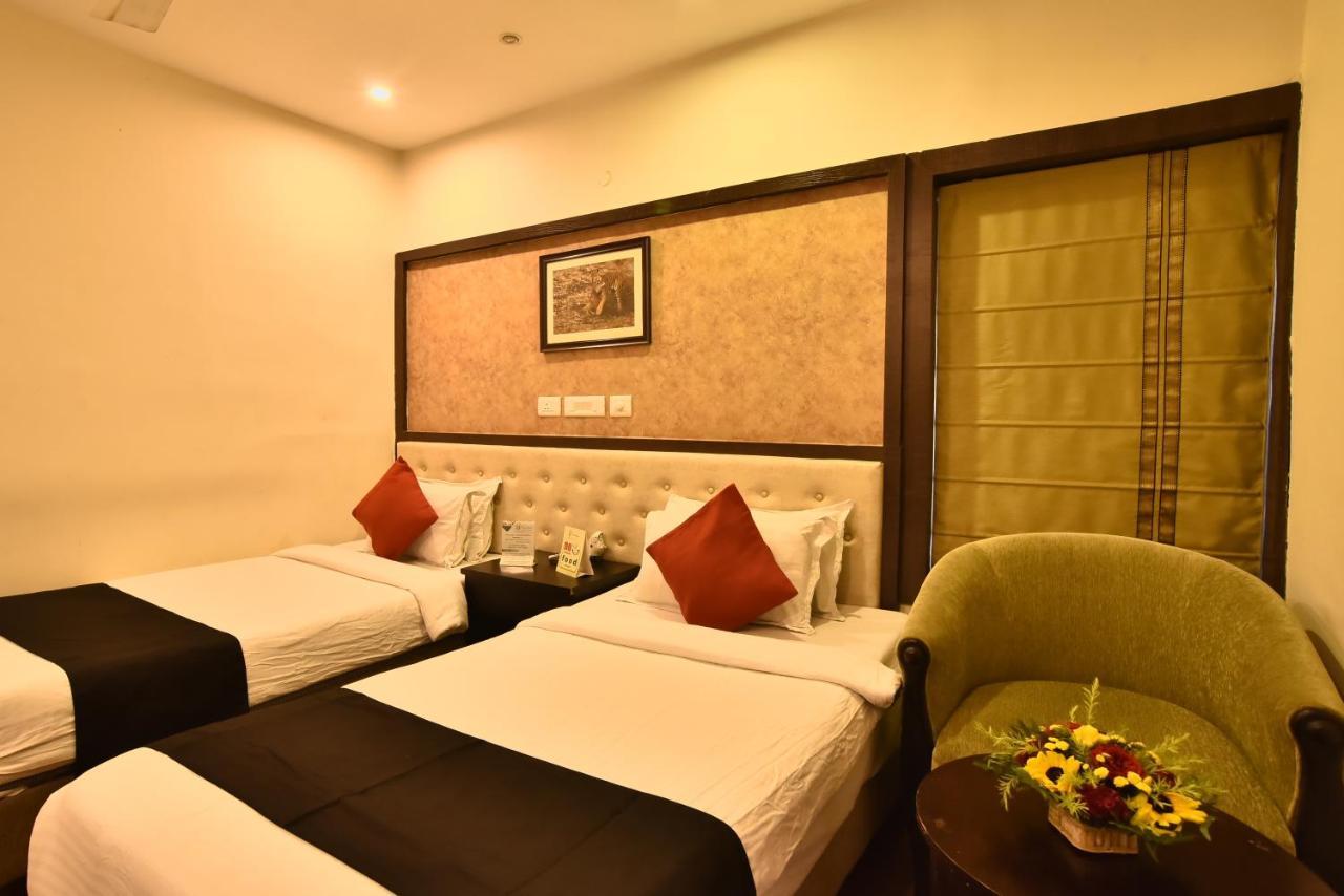 Casa Broadway-A Boutique Hotel Калькутта Экстерьер фото