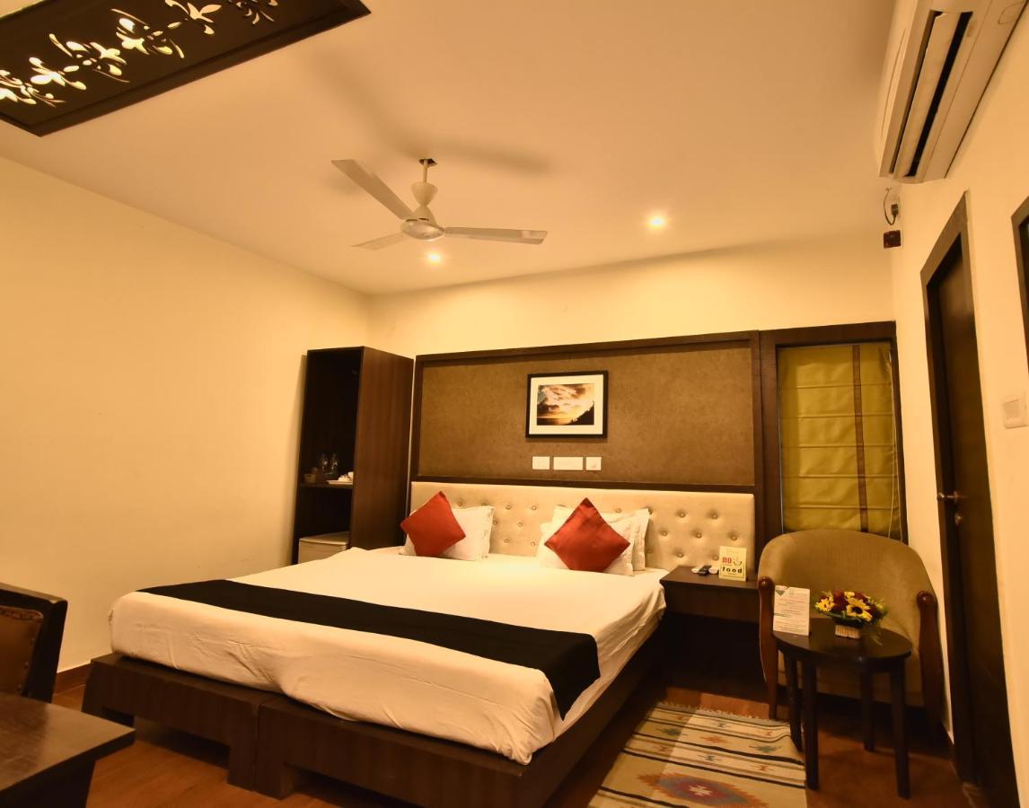 Casa Broadway-A Boutique Hotel Калькутта Экстерьер фото