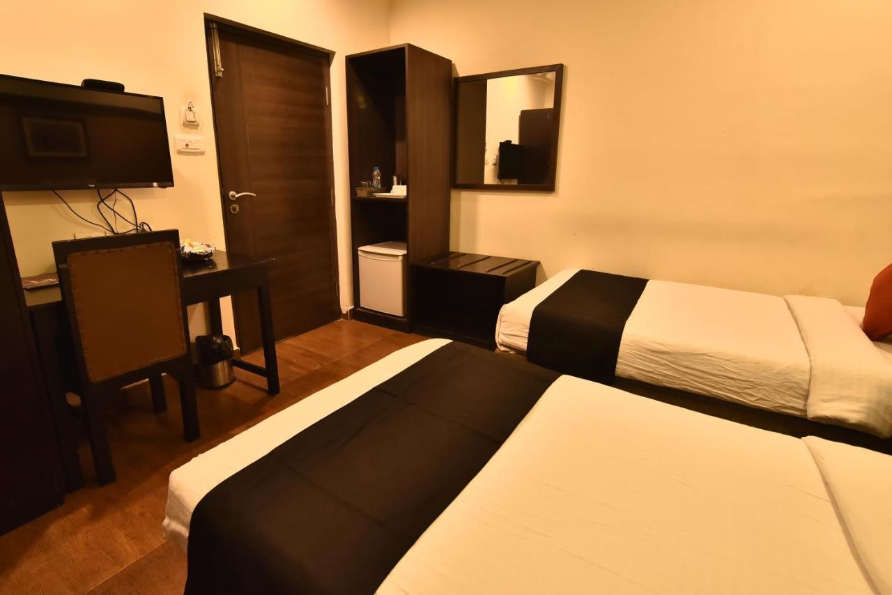 Casa Broadway-A Boutique Hotel Калькутта Экстерьер фото
