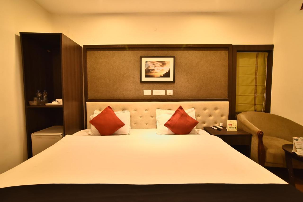 Casa Broadway-A Boutique Hotel Калькутта Экстерьер фото