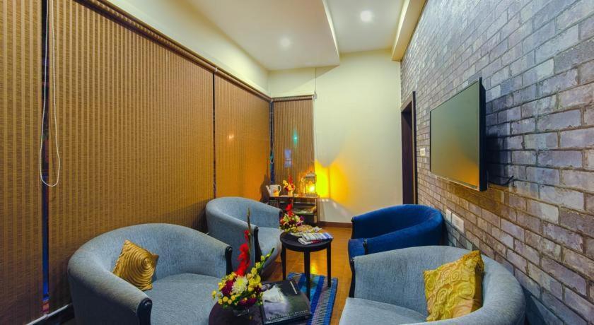 Casa Broadway-A Boutique Hotel Калькутта Экстерьер фото