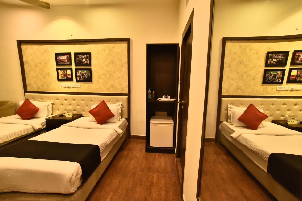Casa Broadway-A Boutique Hotel Калькутта Экстерьер фото