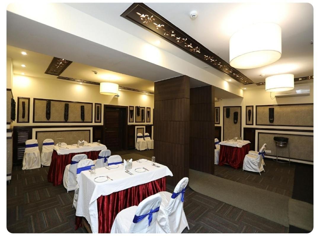 Casa Broadway-A Boutique Hotel Калькутта Экстерьер фото
