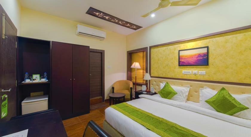 Casa Broadway-A Boutique Hotel Калькутта Экстерьер фото